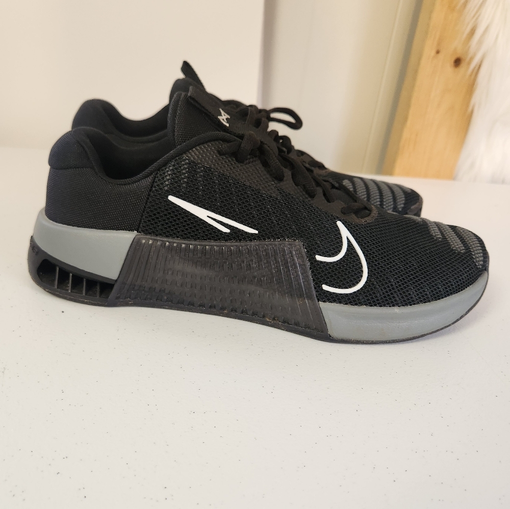 Nike Metcon Black Smoke Grey Mens Size 11.5 Cross Training Gym Shoes DZ2617-001 - Picture 2 of 11